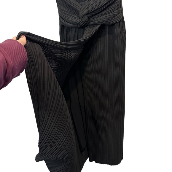 NEW Xiaoli Women’s Textured Pleated Spaghetti Strap Black Dress Size X-Small - Picture 4 of 12